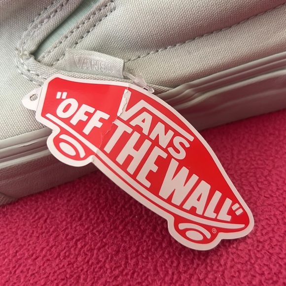 Vans shoes, men size 8, women size 9.5, new with tag/no box - Picture 2 of 5